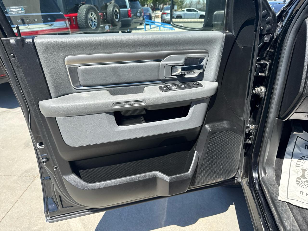 RAM 1500 Classic SLT 4x4 Crew Cab 6'4" Box 2020