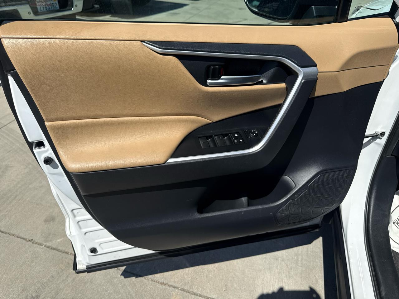 Toyota RAV4 XLE AWD (Natl) 2019
