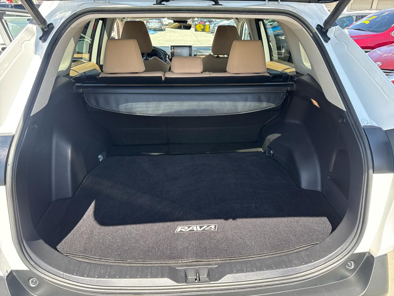 Toyota RAV4 XLE AWD (Natl) 2019