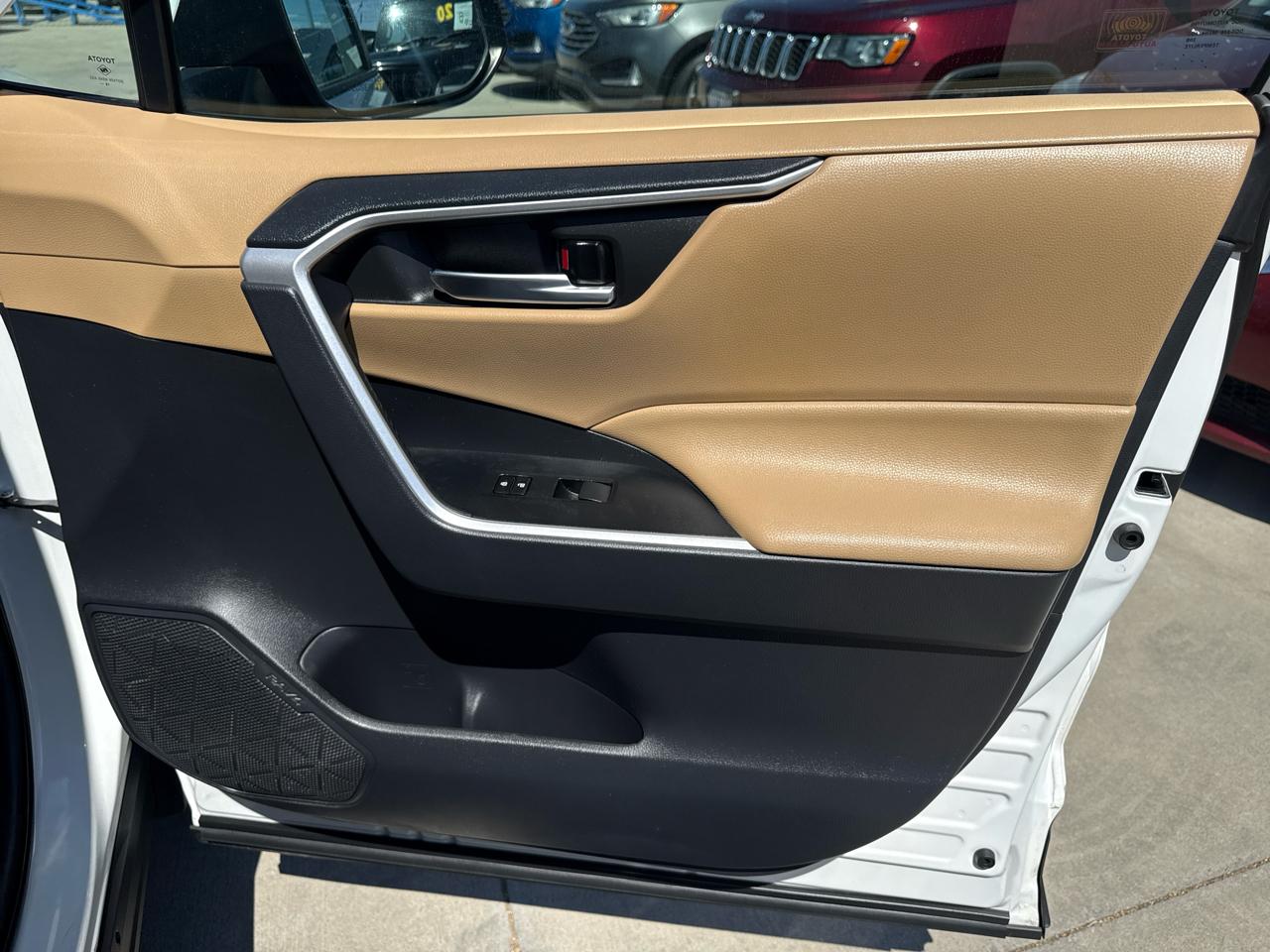 Toyota RAV4 XLE AWD (Natl) 2019
