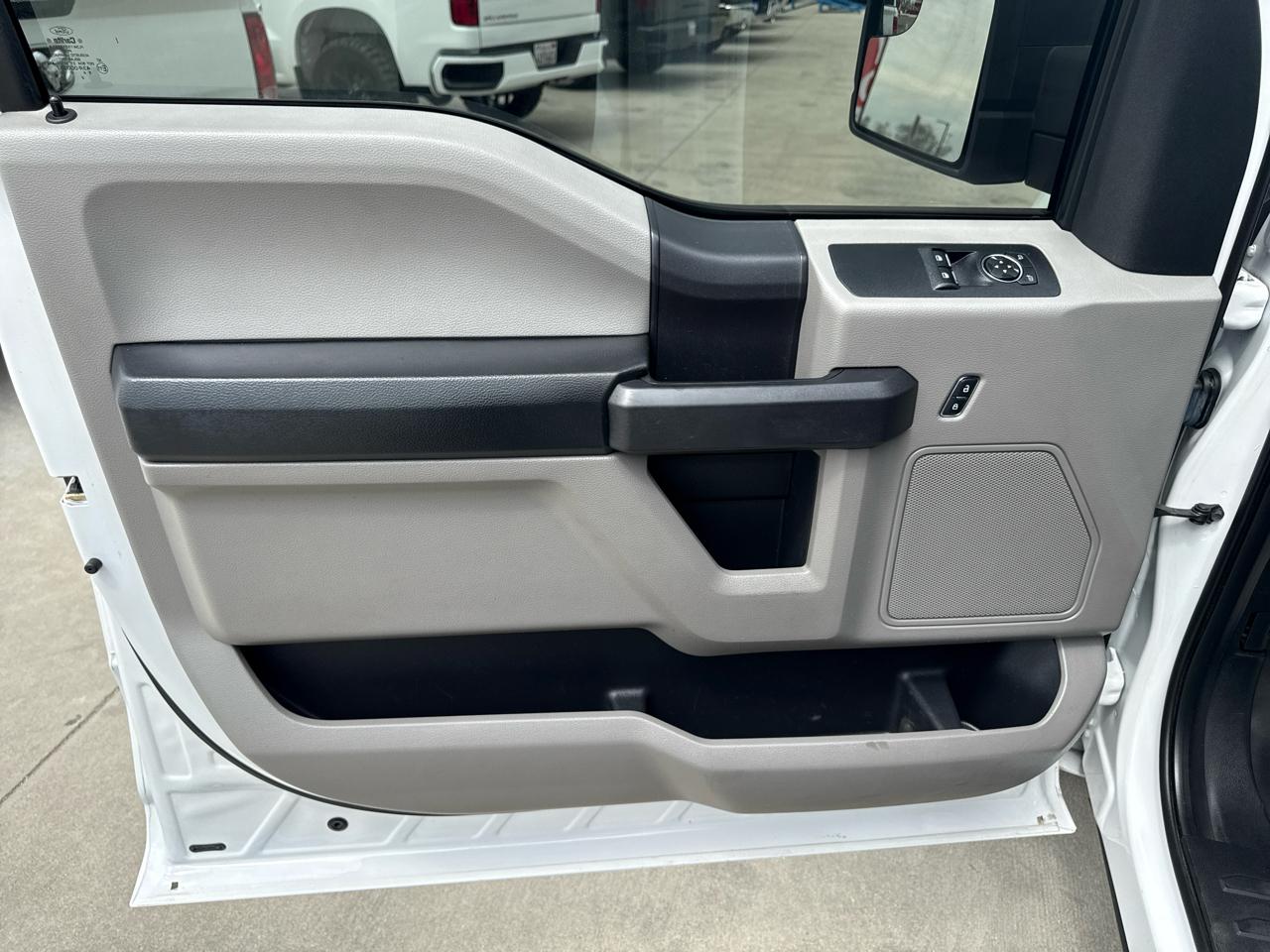 Ford F-150 2WD Reg Cab 141" XLT 2015
