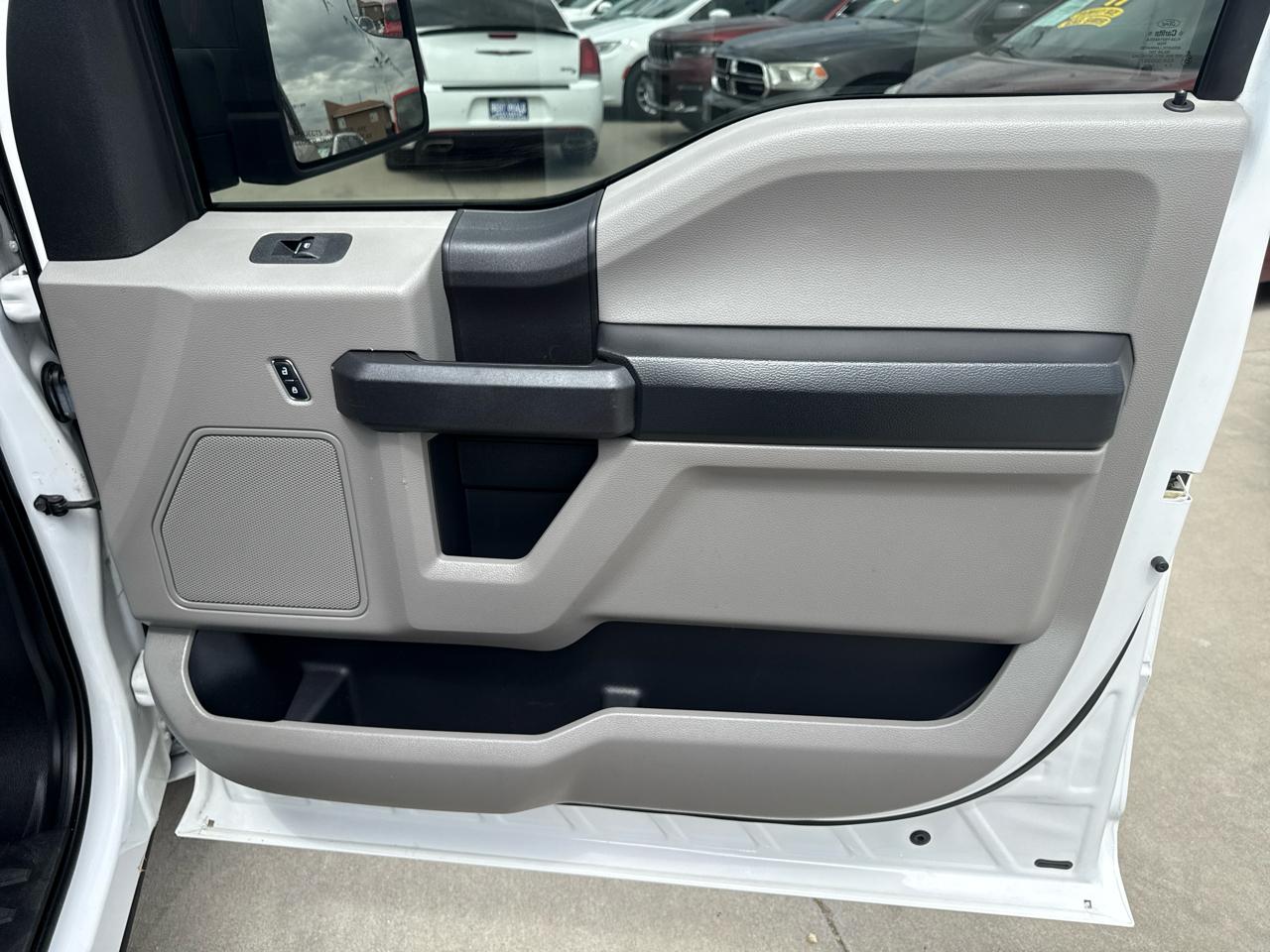Ford F-150 2WD Reg Cab 141" XLT 2015