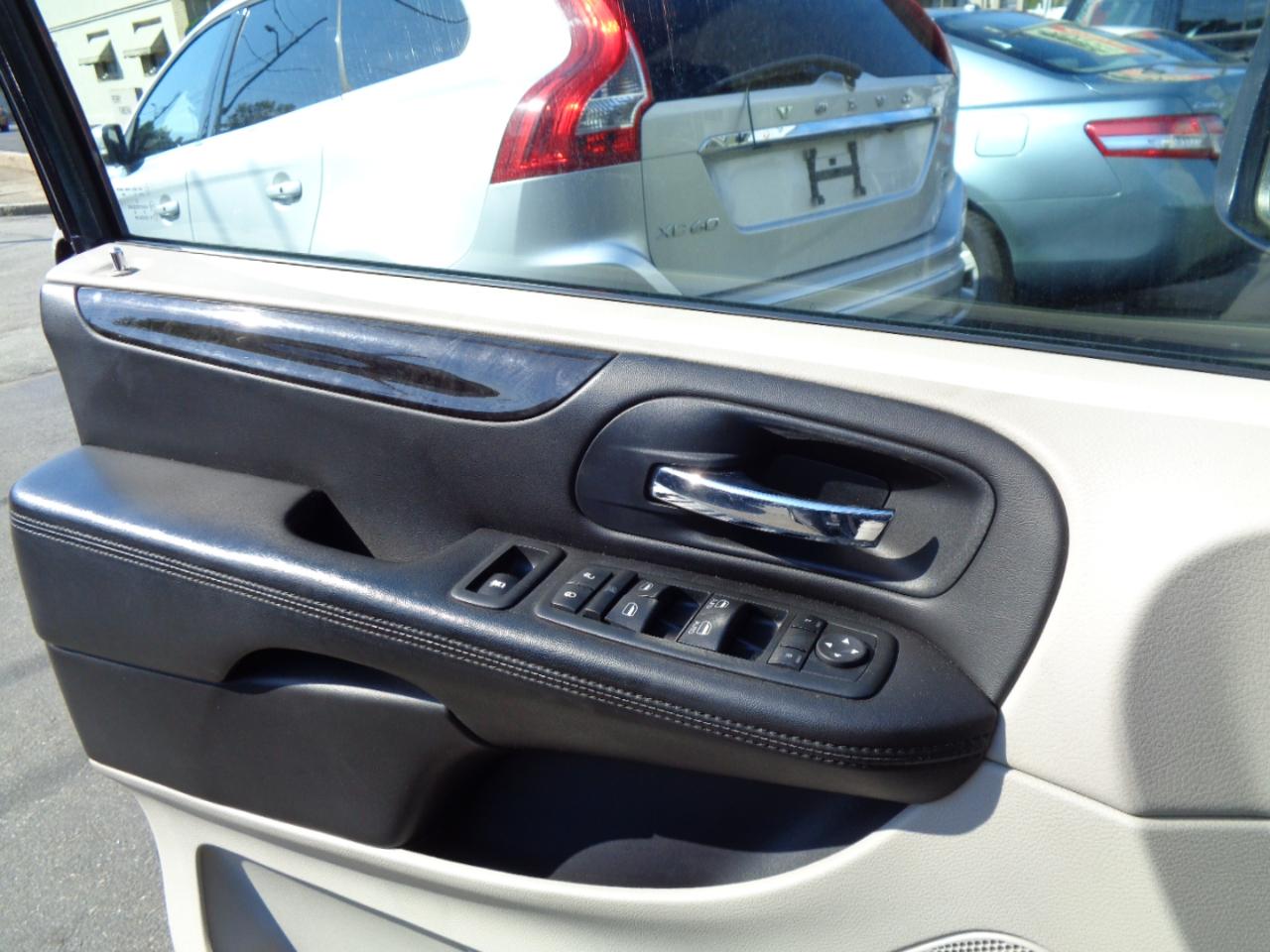 Dodge Grand Caravan SXT 2013