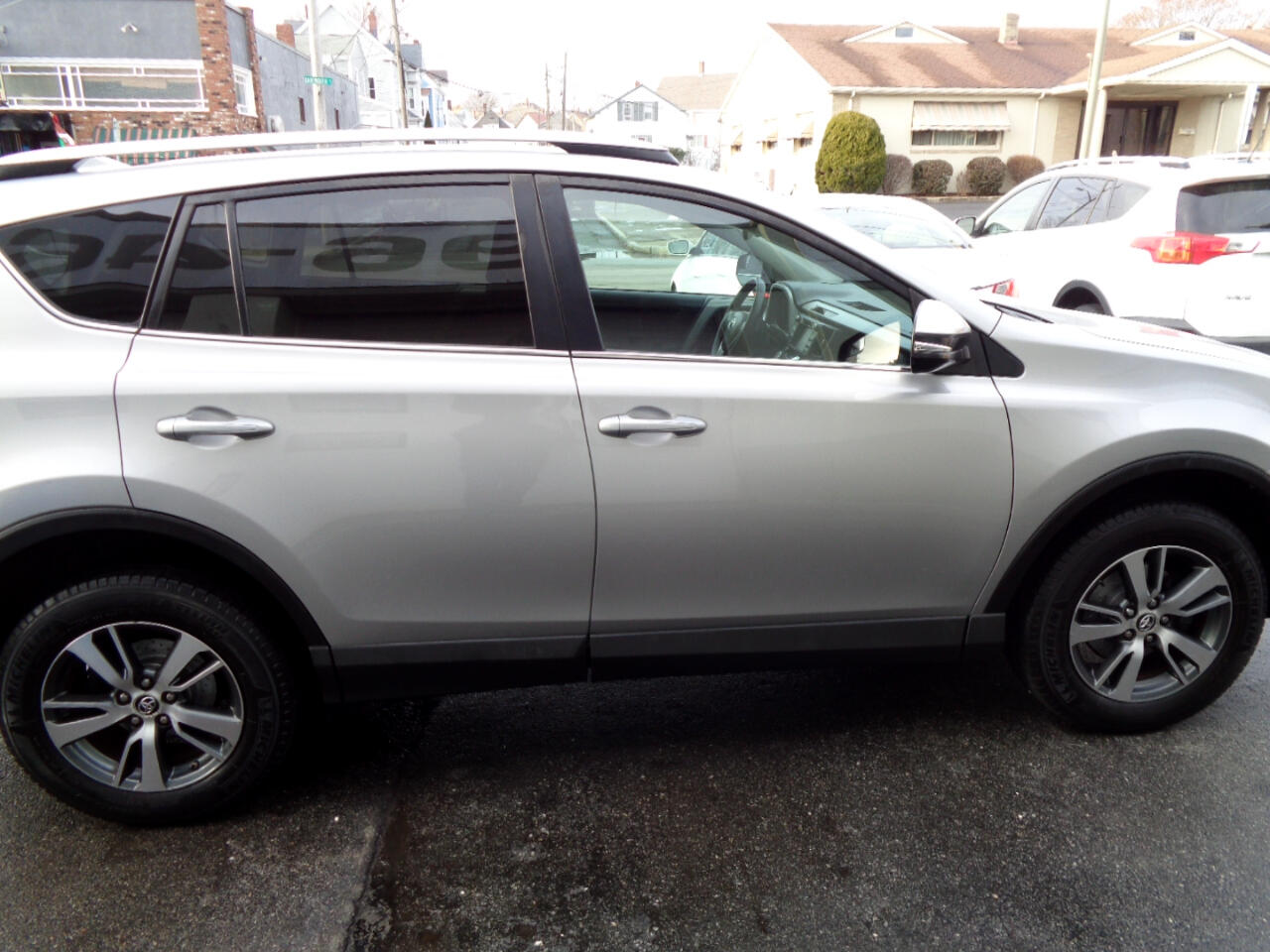 Toyota RAV4 XLE AWD 2017