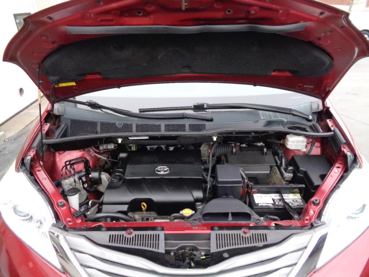 Toyota Sienna Limited 7-Pass V6 2011