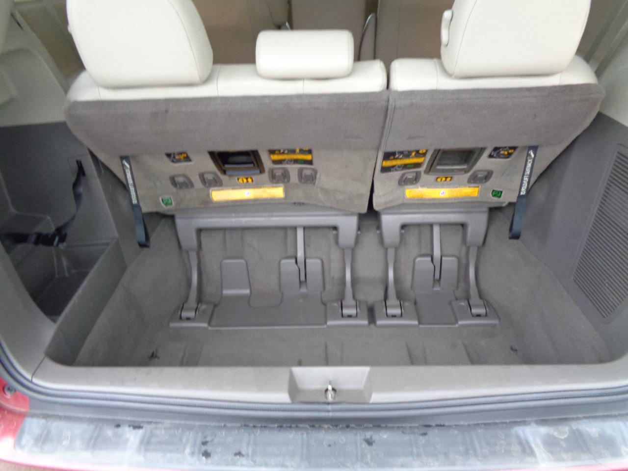 Toyota Sienna Limited 7-Pass V6 2011