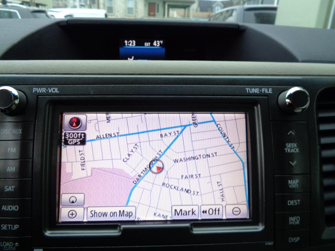 Toyota Sienna Limited 7-Pass V6 2011