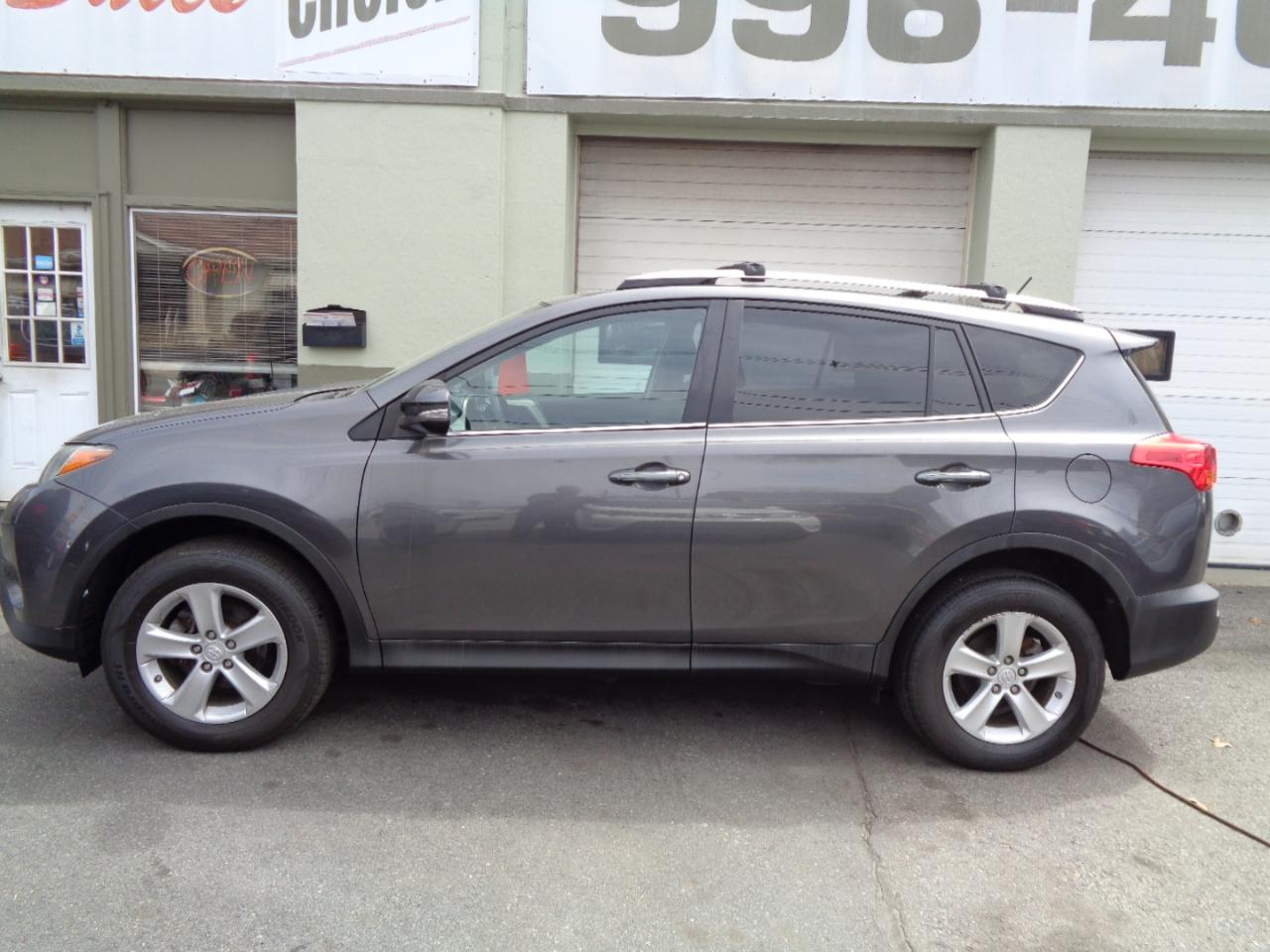 Toyota RAV4 XLE FWD 2013