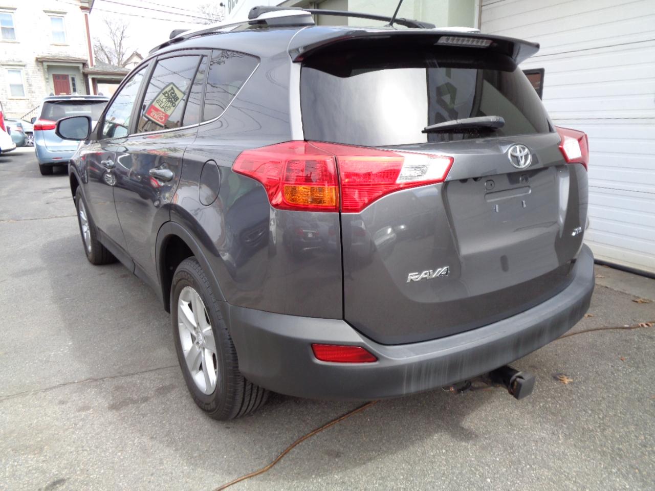 Toyota RAV4 XLE FWD 2013