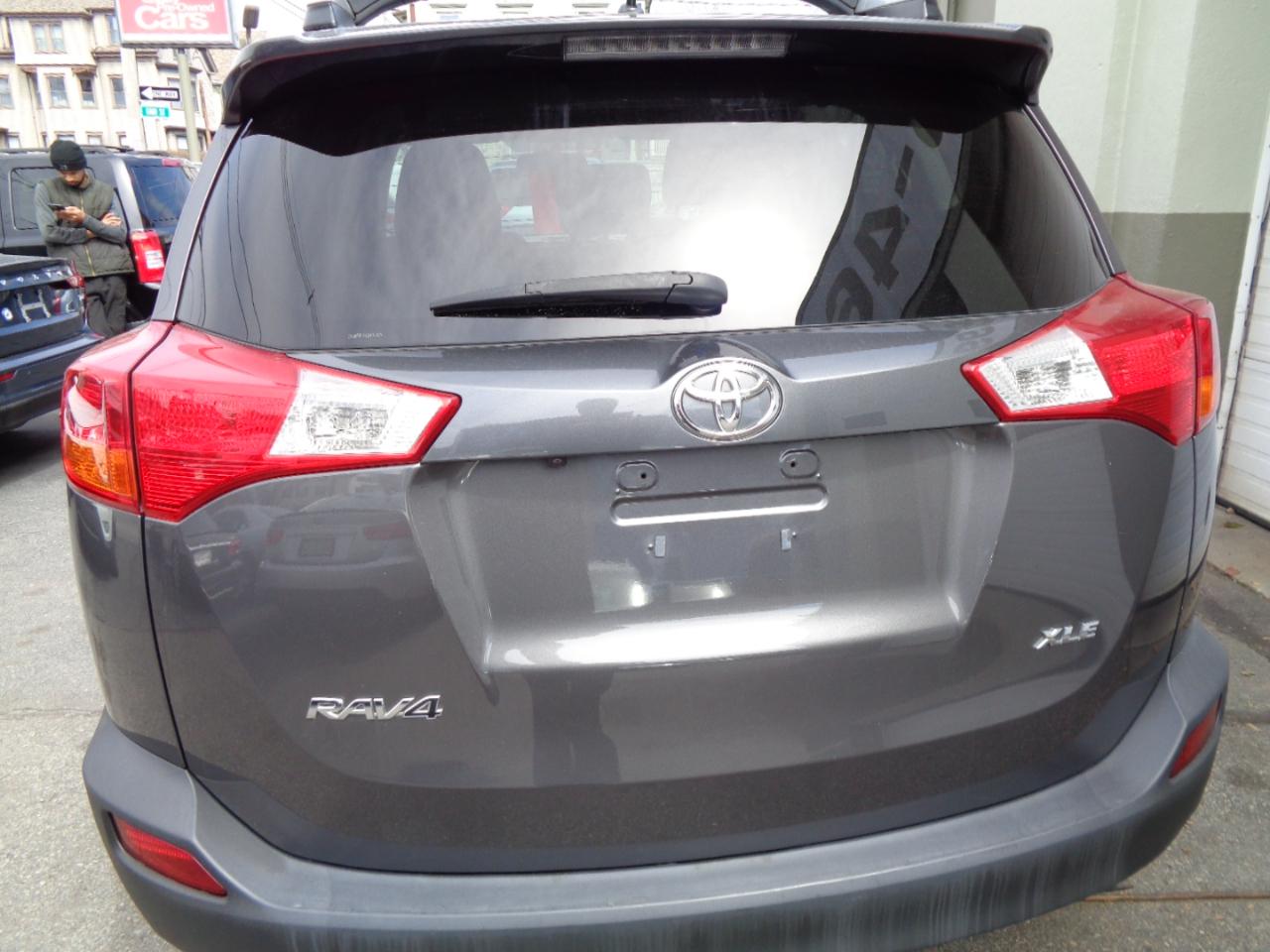 Toyota RAV4 XLE FWD 2013