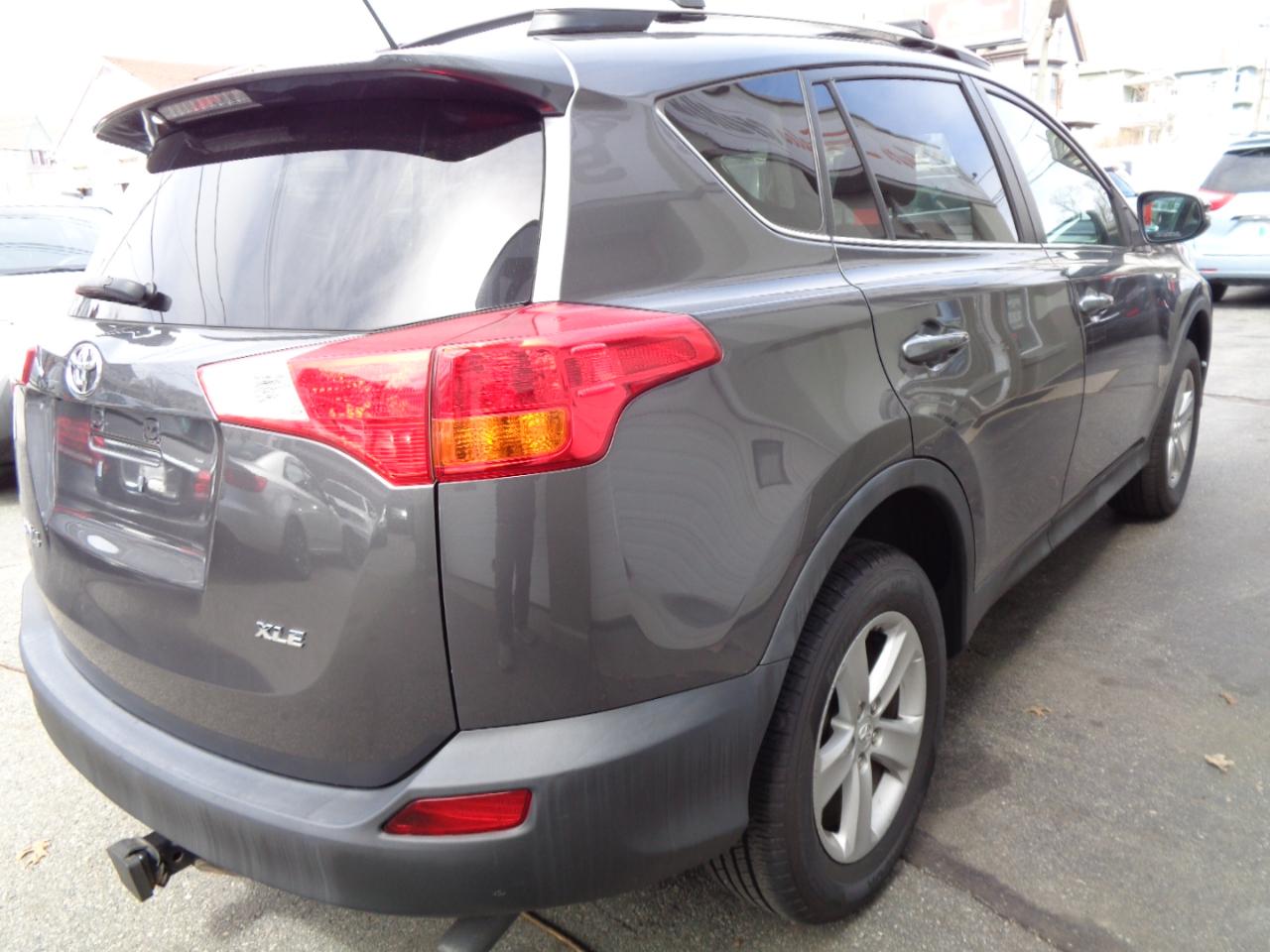 Toyota RAV4 XLE FWD 2013