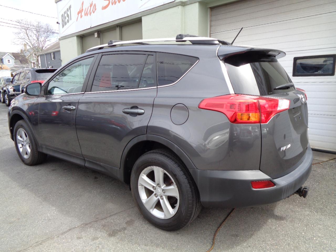 Toyota RAV4 XLE FWD 2013