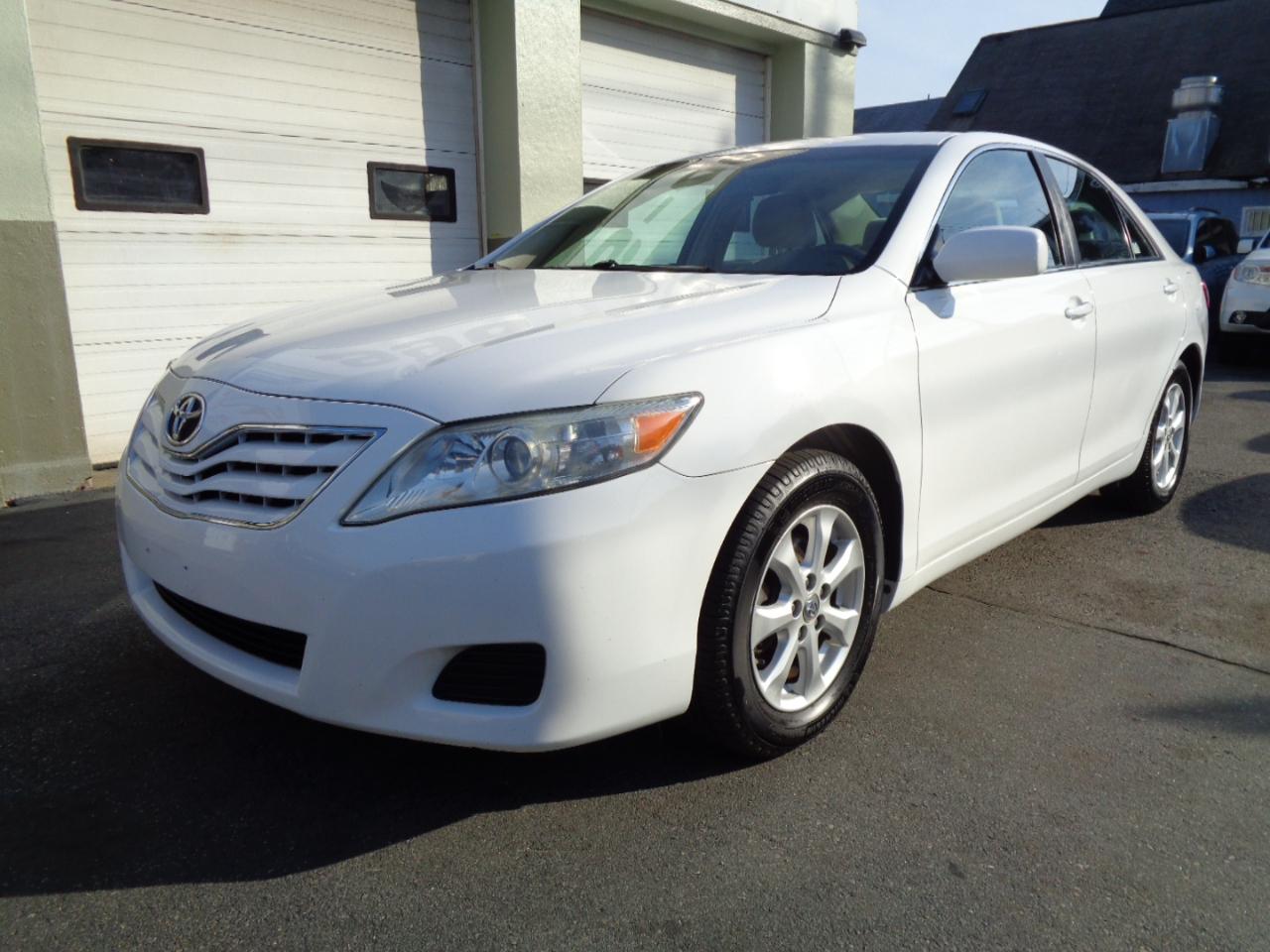 Toyota Camry Base 6-Spd AT 2011