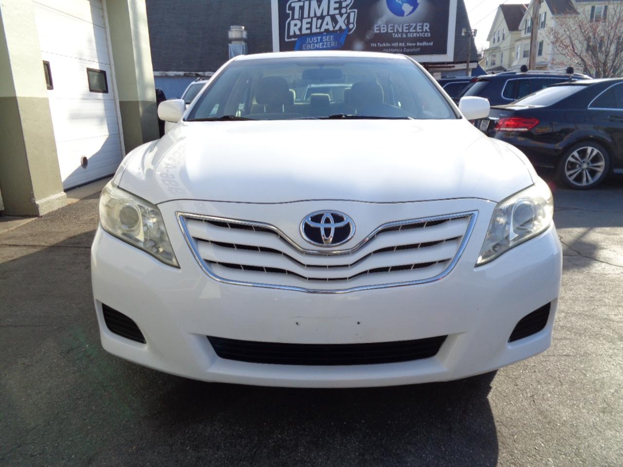 Toyota Camry Base 6-Spd AT 2011