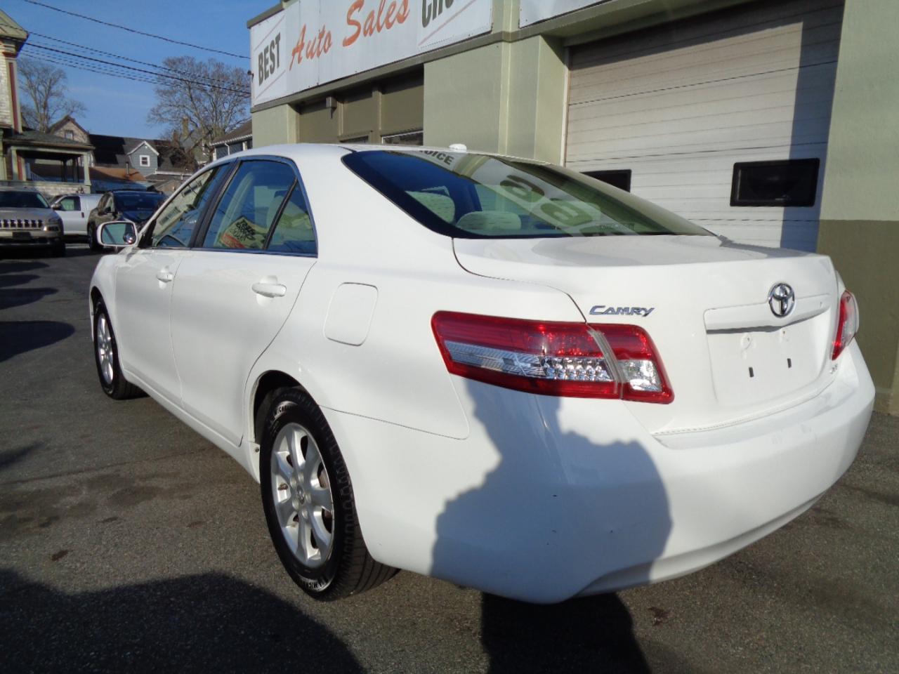 Toyota Camry Base 6-Spd AT 2011