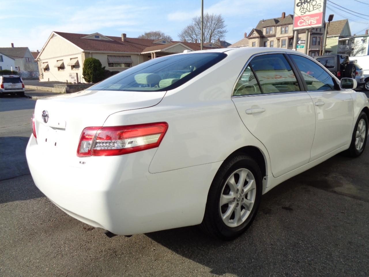 Toyota Camry Base 6-Spd AT 2011