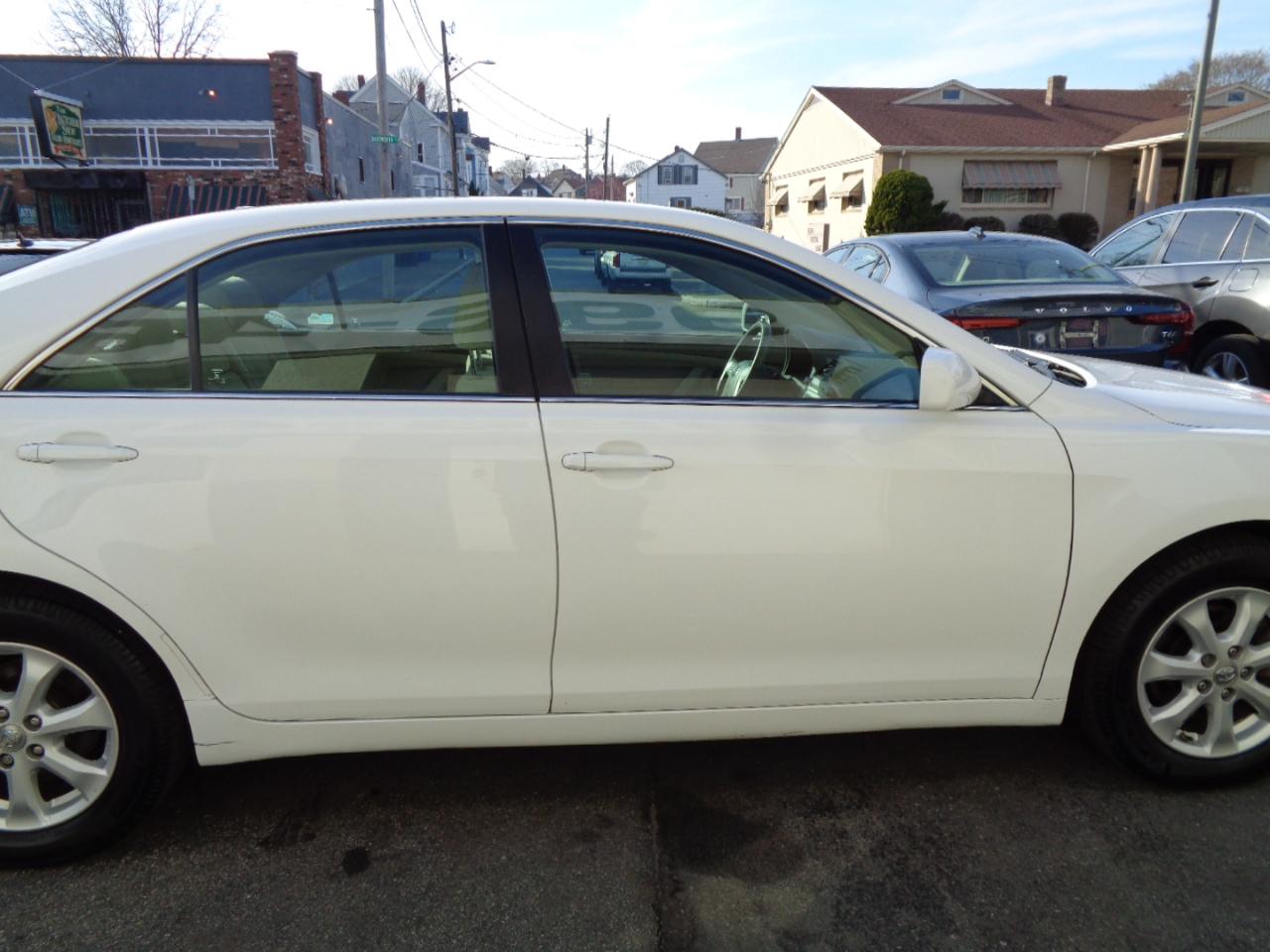 Toyota Camry Base 6-Spd AT 2011