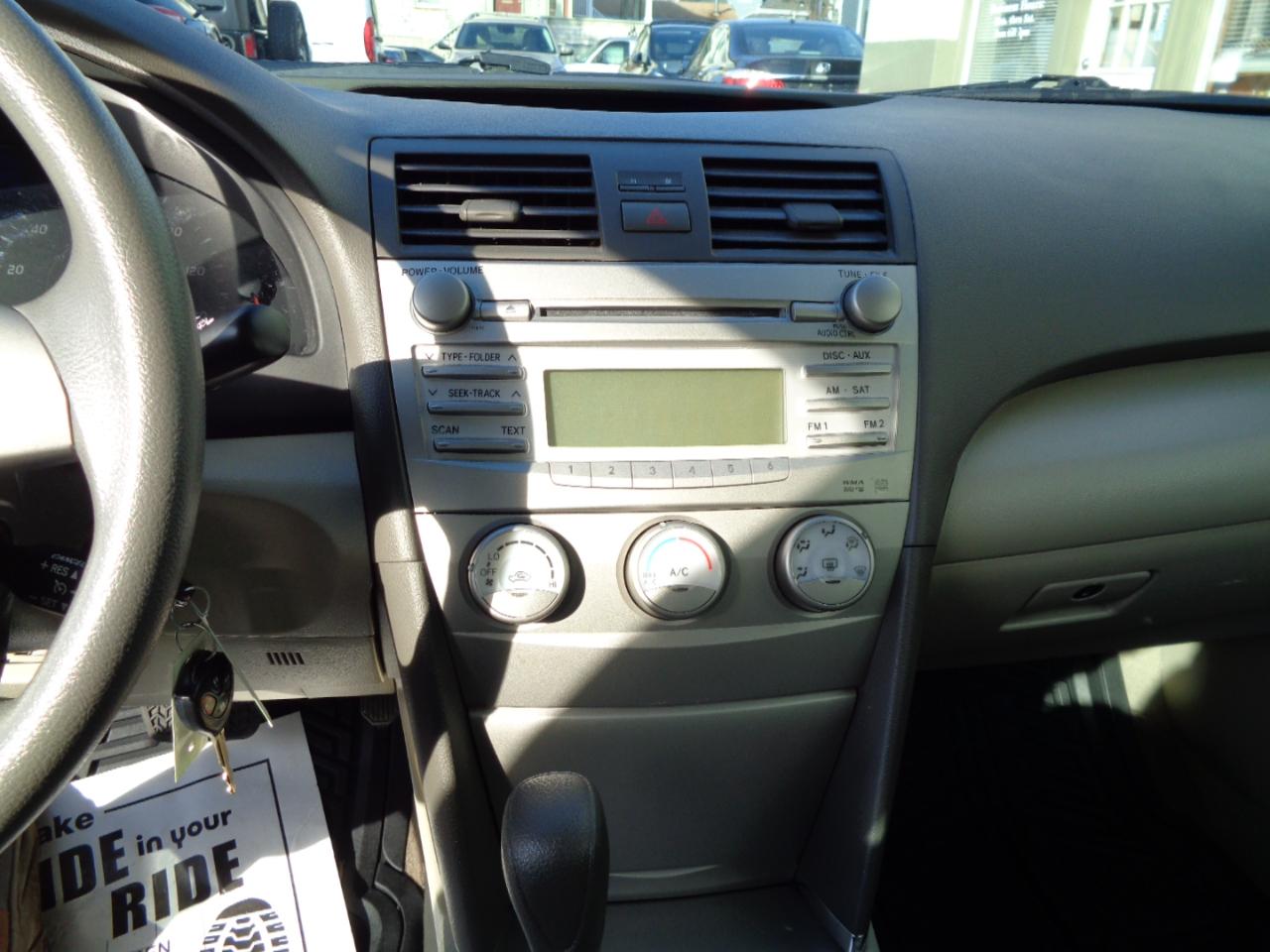 Toyota Camry Base 6-Spd AT 2011