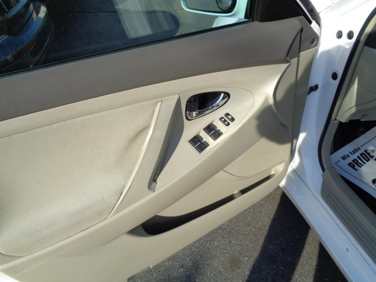 Toyota Camry Base 6-Spd AT 2011