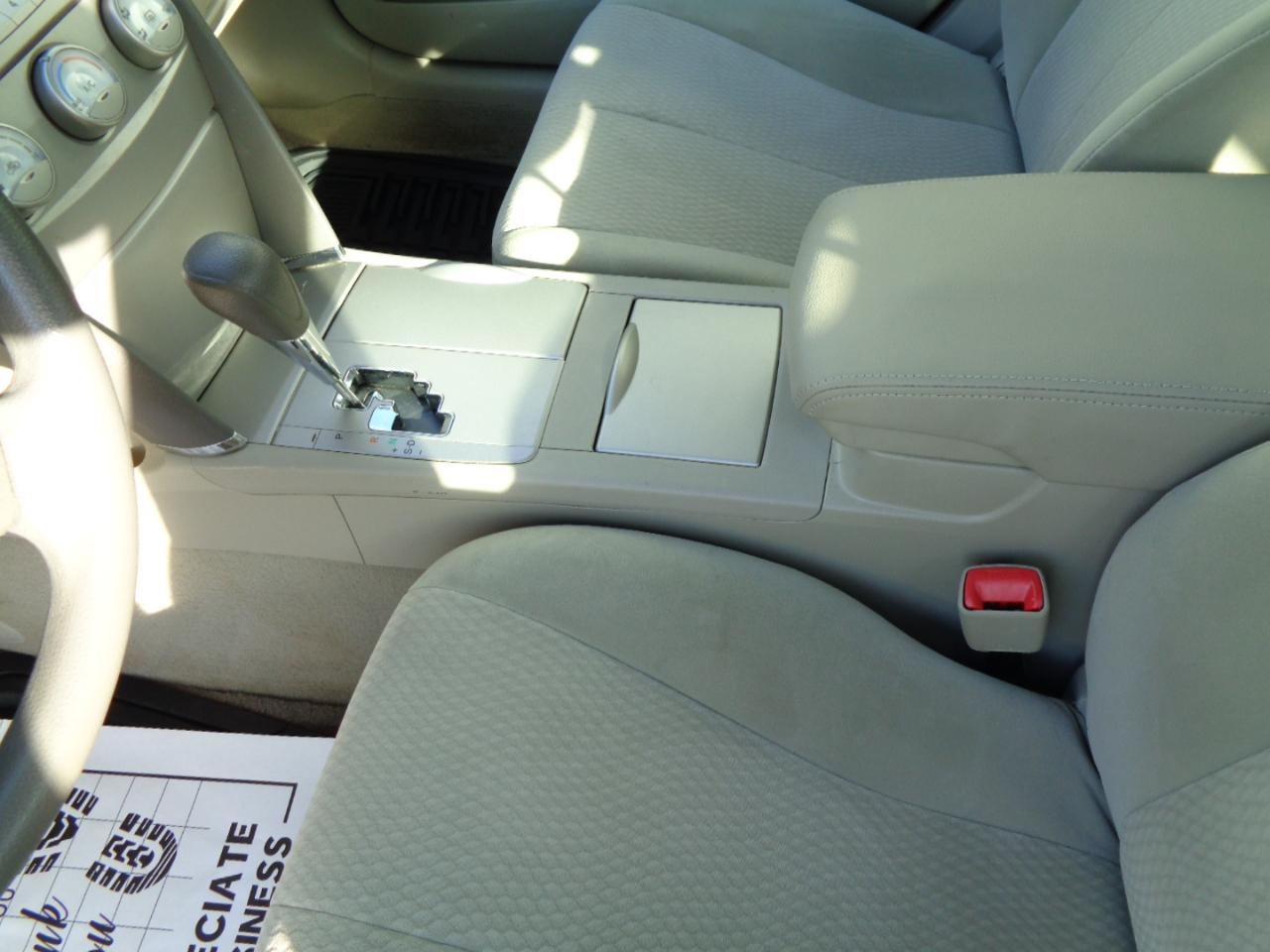 Toyota Camry Base 6-Spd AT 2011