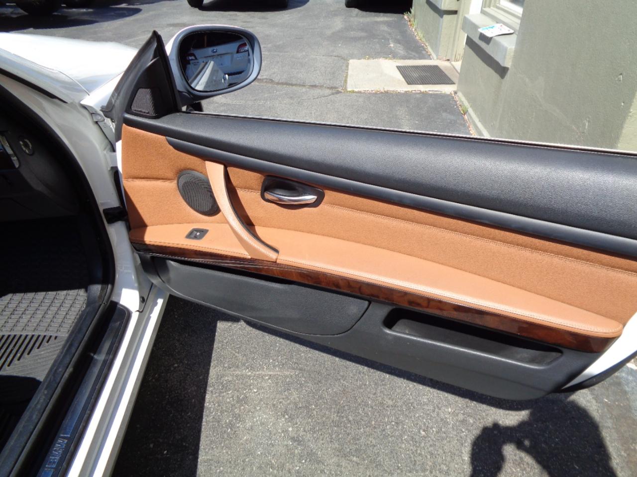 BMW 3-Series 328i Convertible 2011