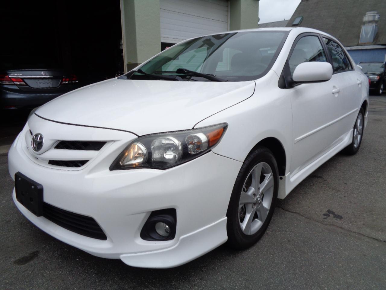 Toyota Corolla S 5-Speed MT 2011