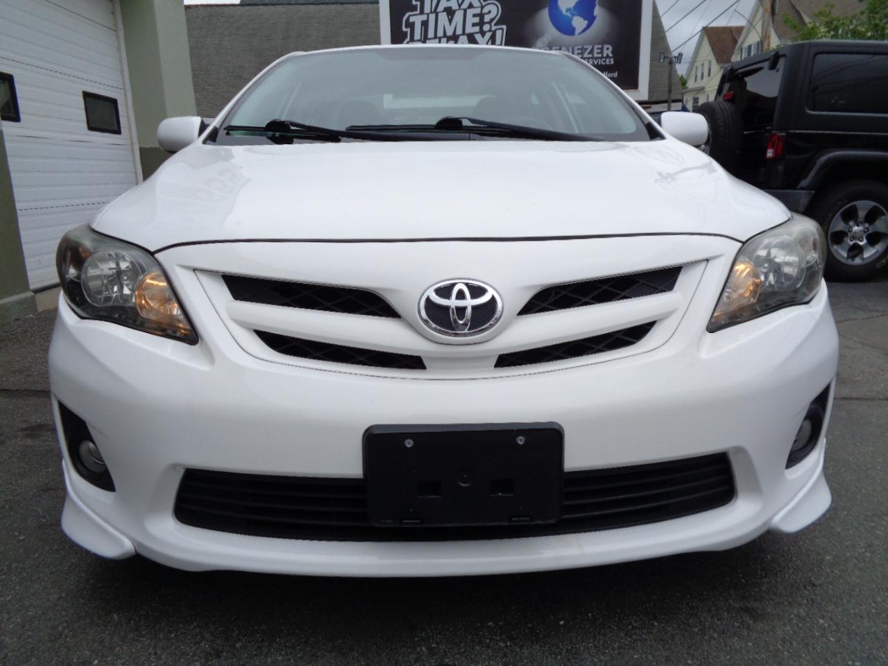 Toyota Corolla S 5-Speed MT 2011