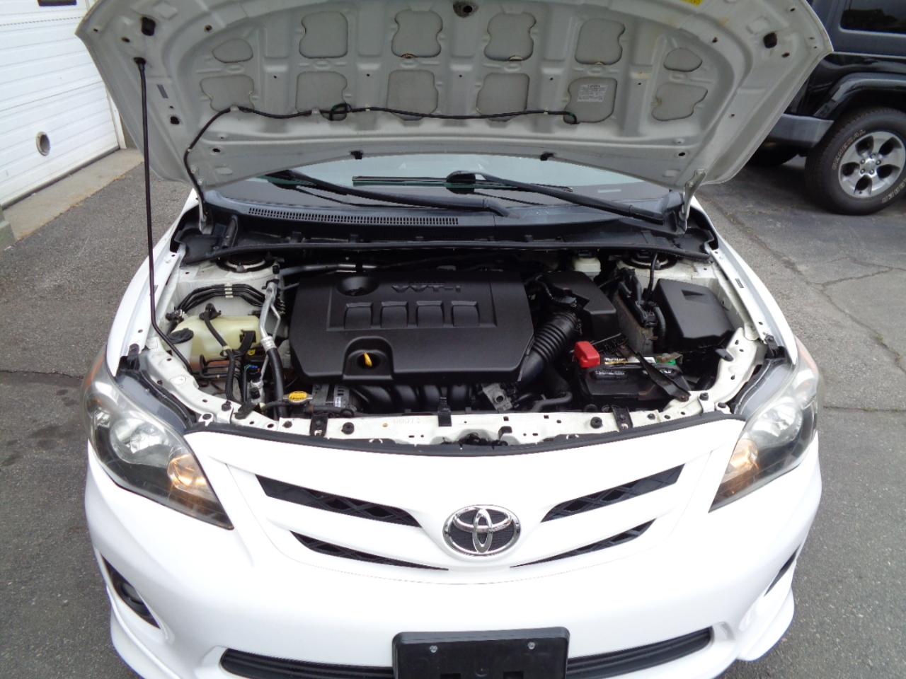 Toyota Corolla S 5-Speed MT 2011