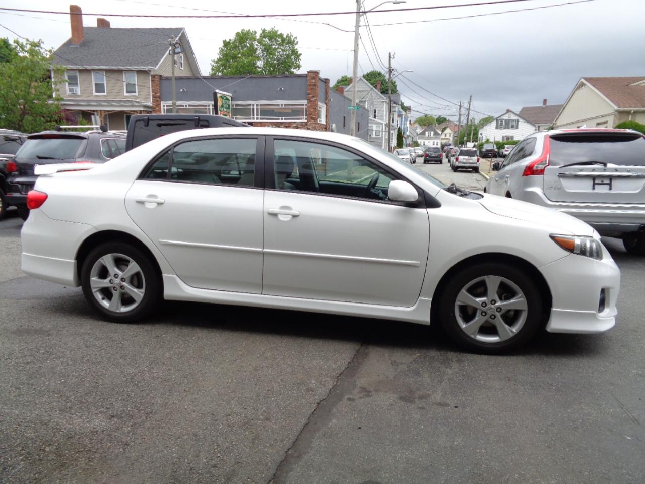 Toyota Corolla S 5-Speed MT 2011