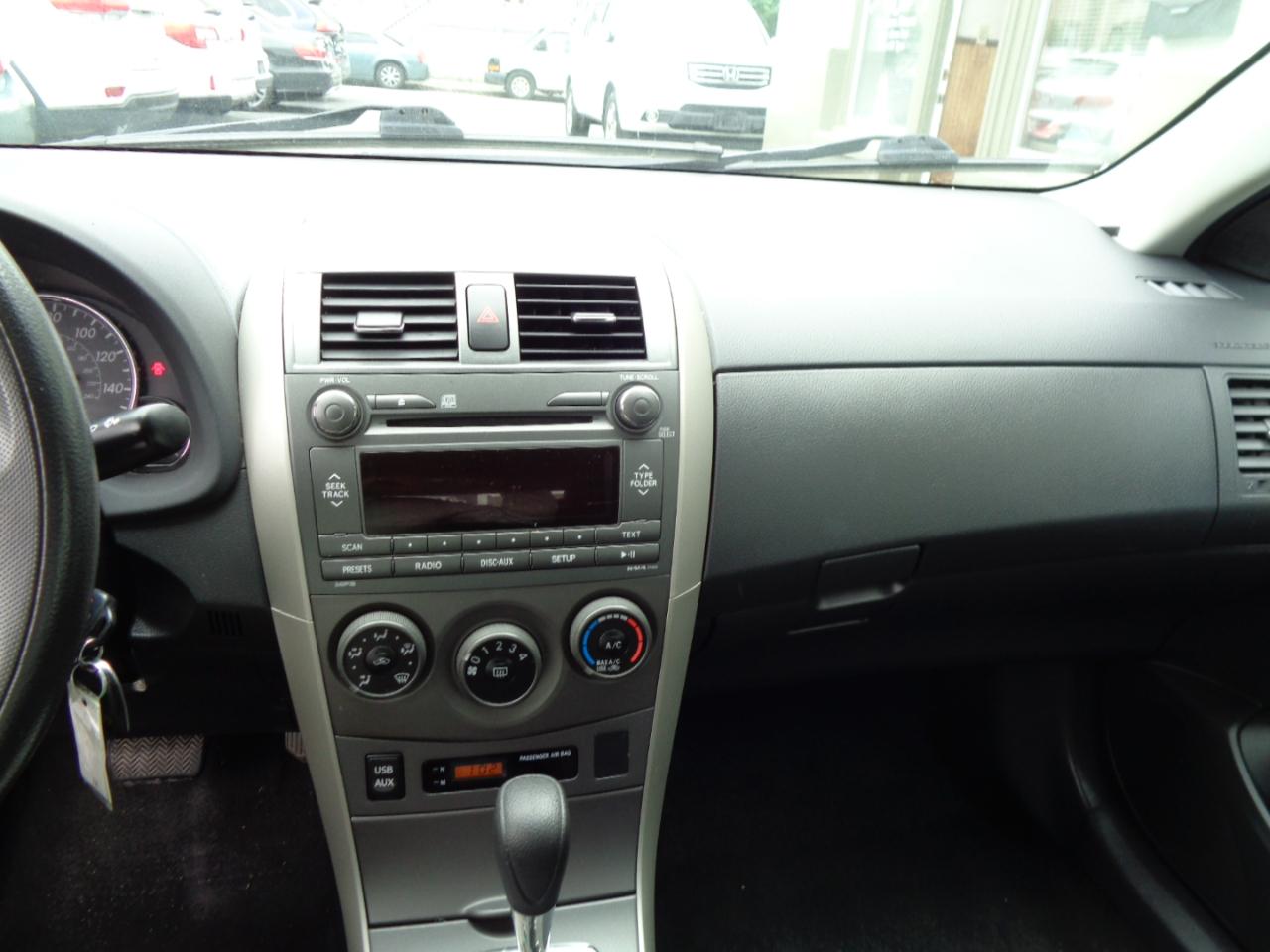 Toyota Corolla S 5-Speed MT 2011