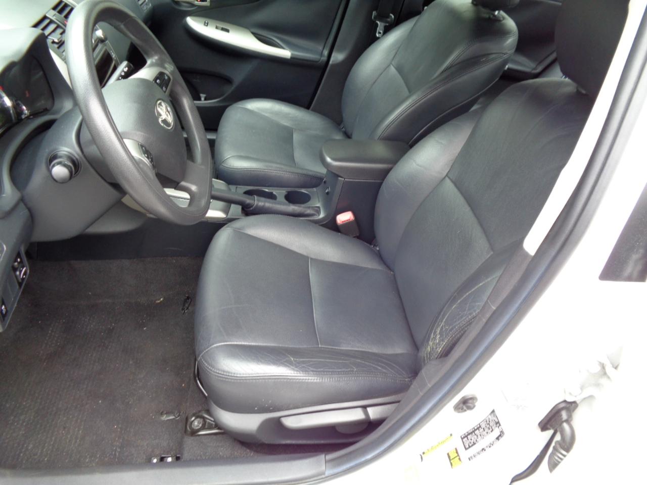 Toyota Corolla S 5-Speed MT 2011