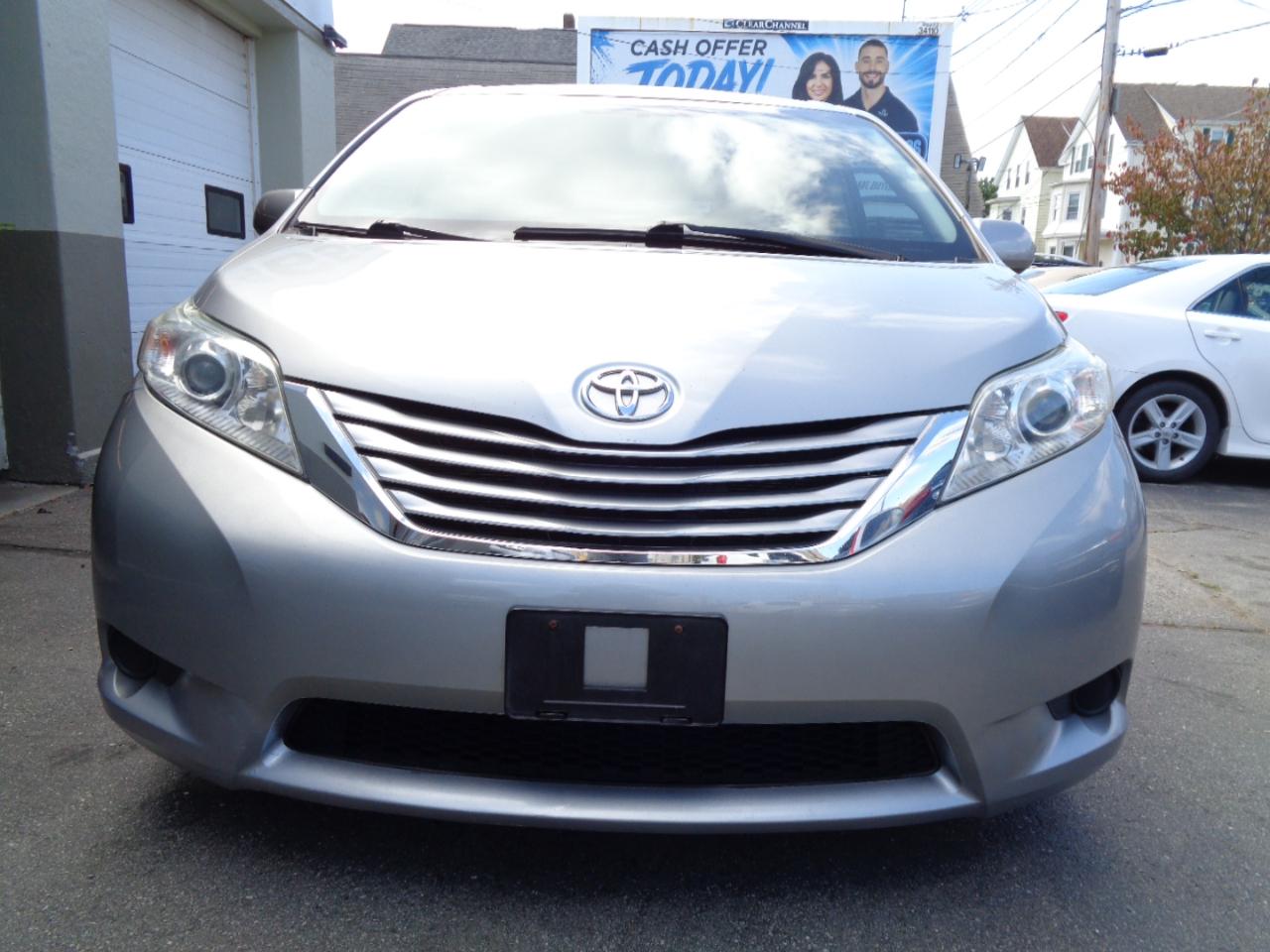 Toyota Sienna LE FWD 8-Passenger V6 2015