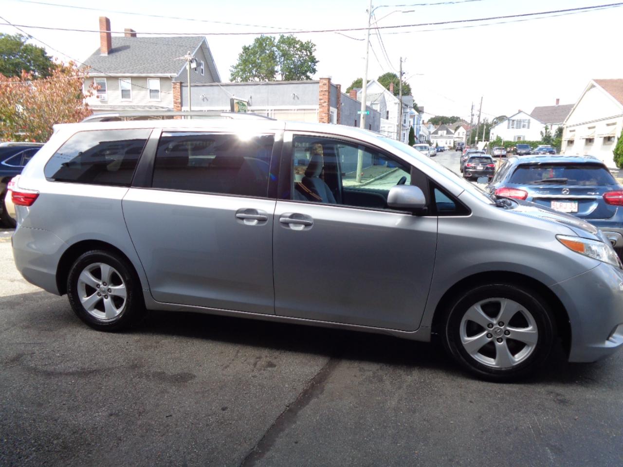 Toyota Sienna LE FWD 8-Passenger V6 2015