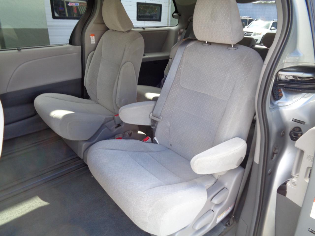 Toyota Sienna LE FWD 8-Passenger V6 2015