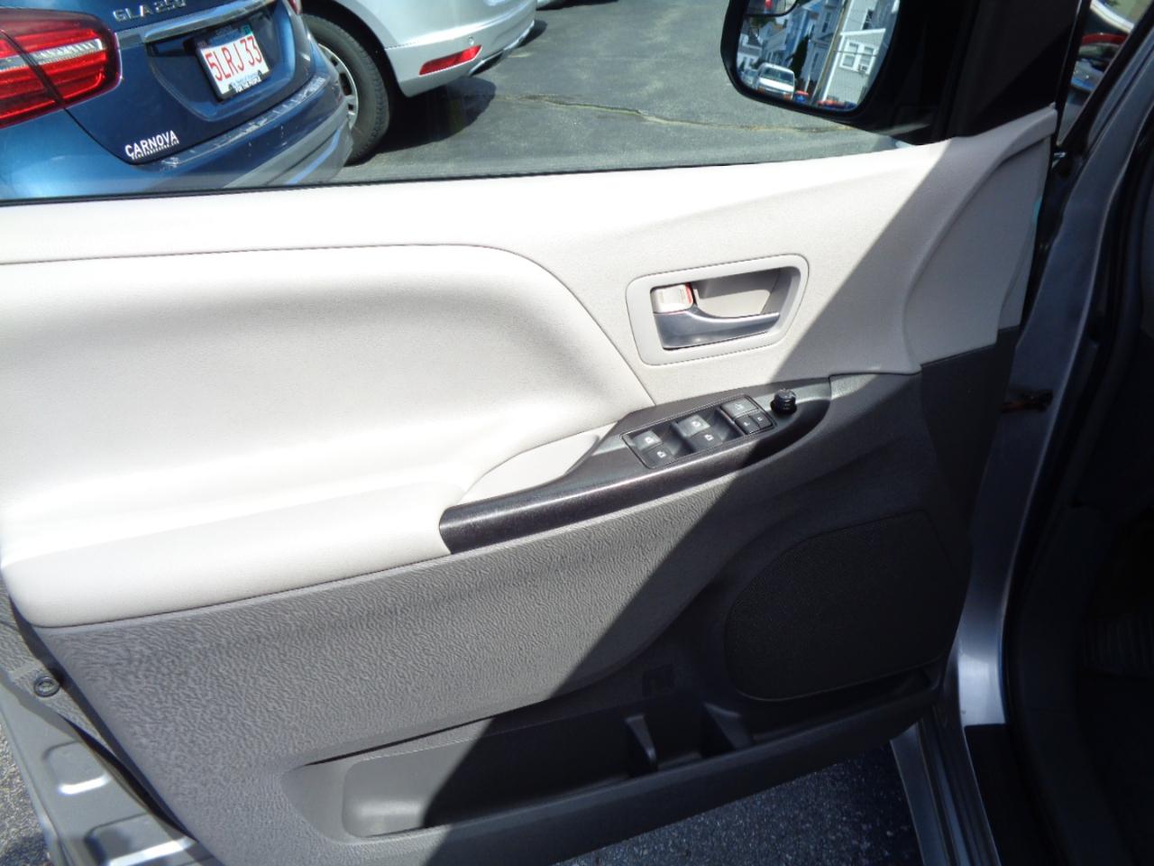 Toyota Sienna LE FWD 8-Passenger V6 2015