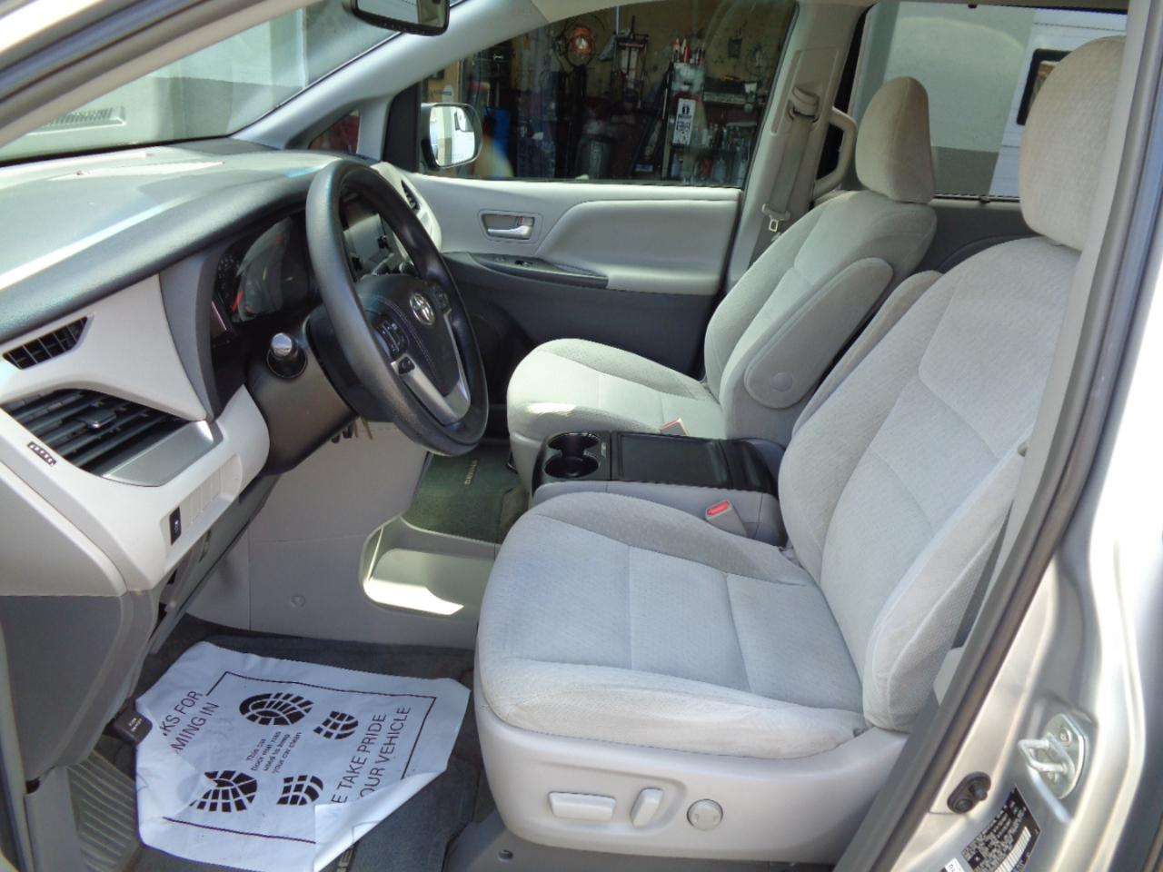 Toyota Sienna LE FWD 8-Passenger V6 2015