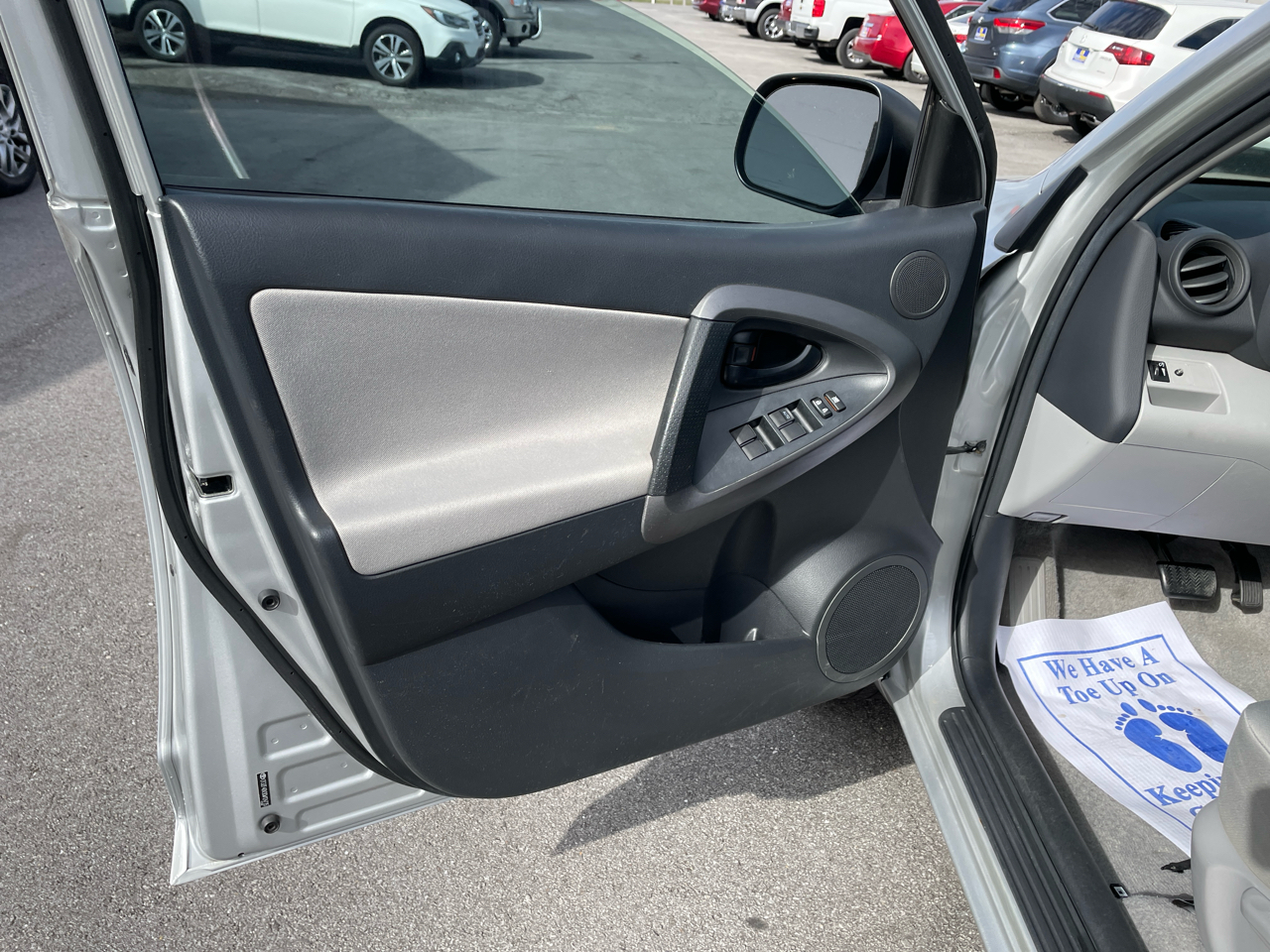 Toyota RAV4 Base I4 2WD 2012