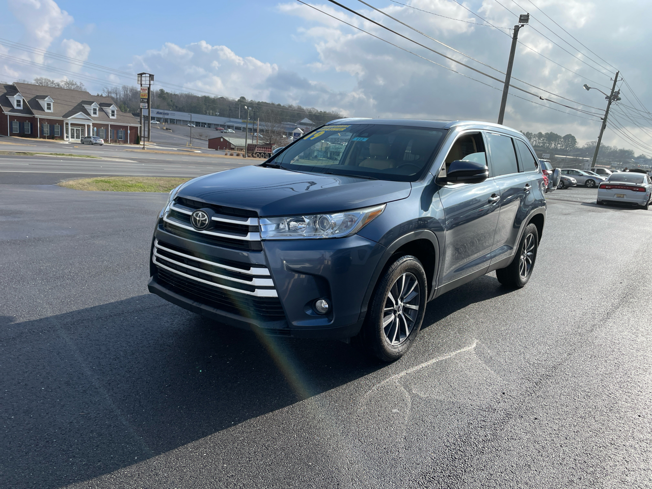 Toyota Highlander SE FWD V6 2019