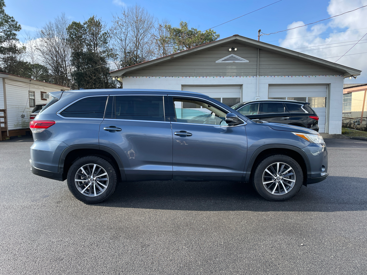 Toyota Highlander SE FWD V6 2019