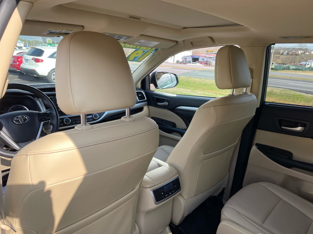 Toyota Highlander SE FWD V6 2019