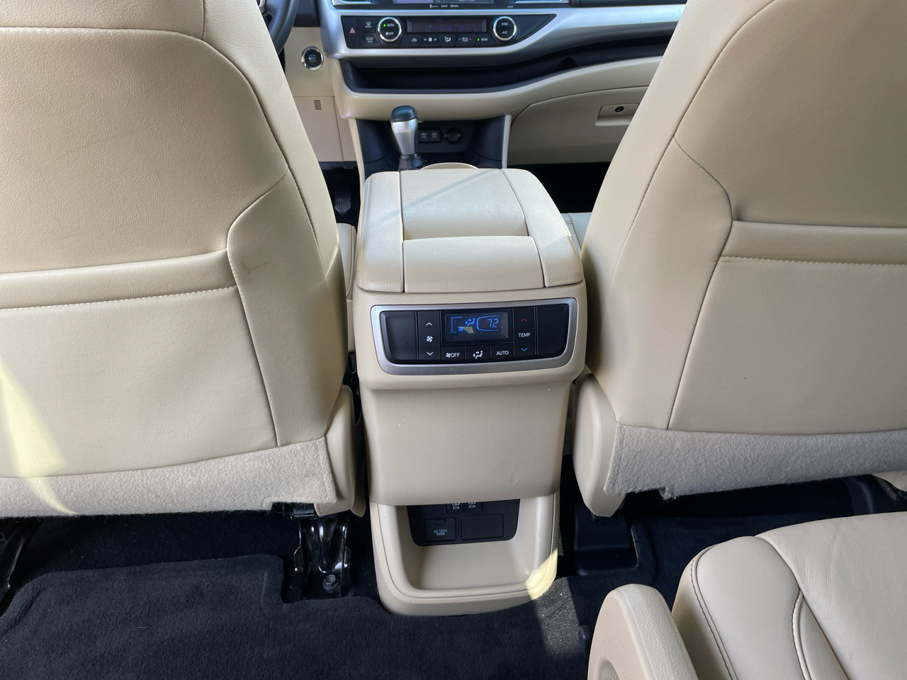 Toyota Highlander SE FWD V6 2019