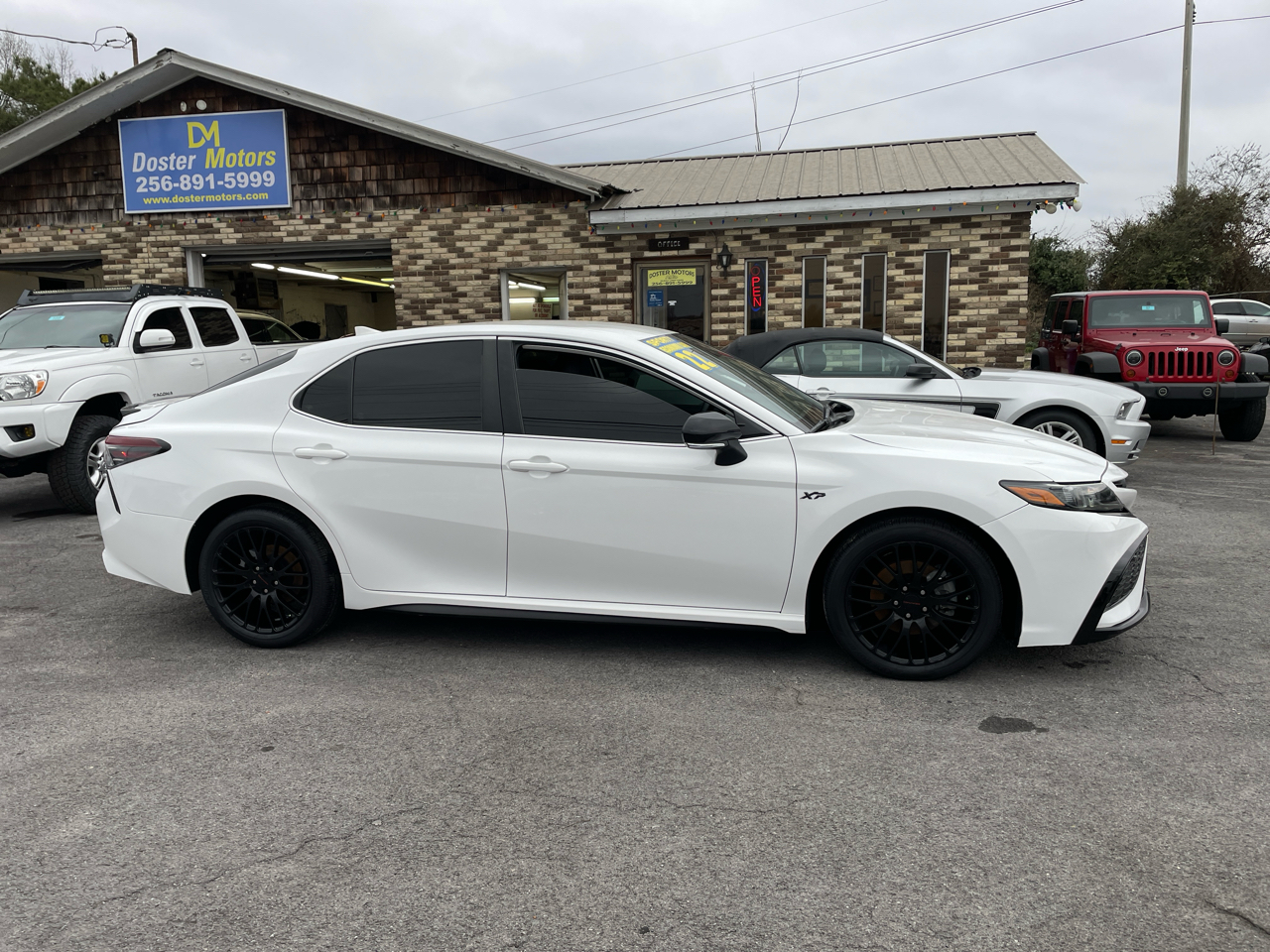 Toyota Camry SE 2022