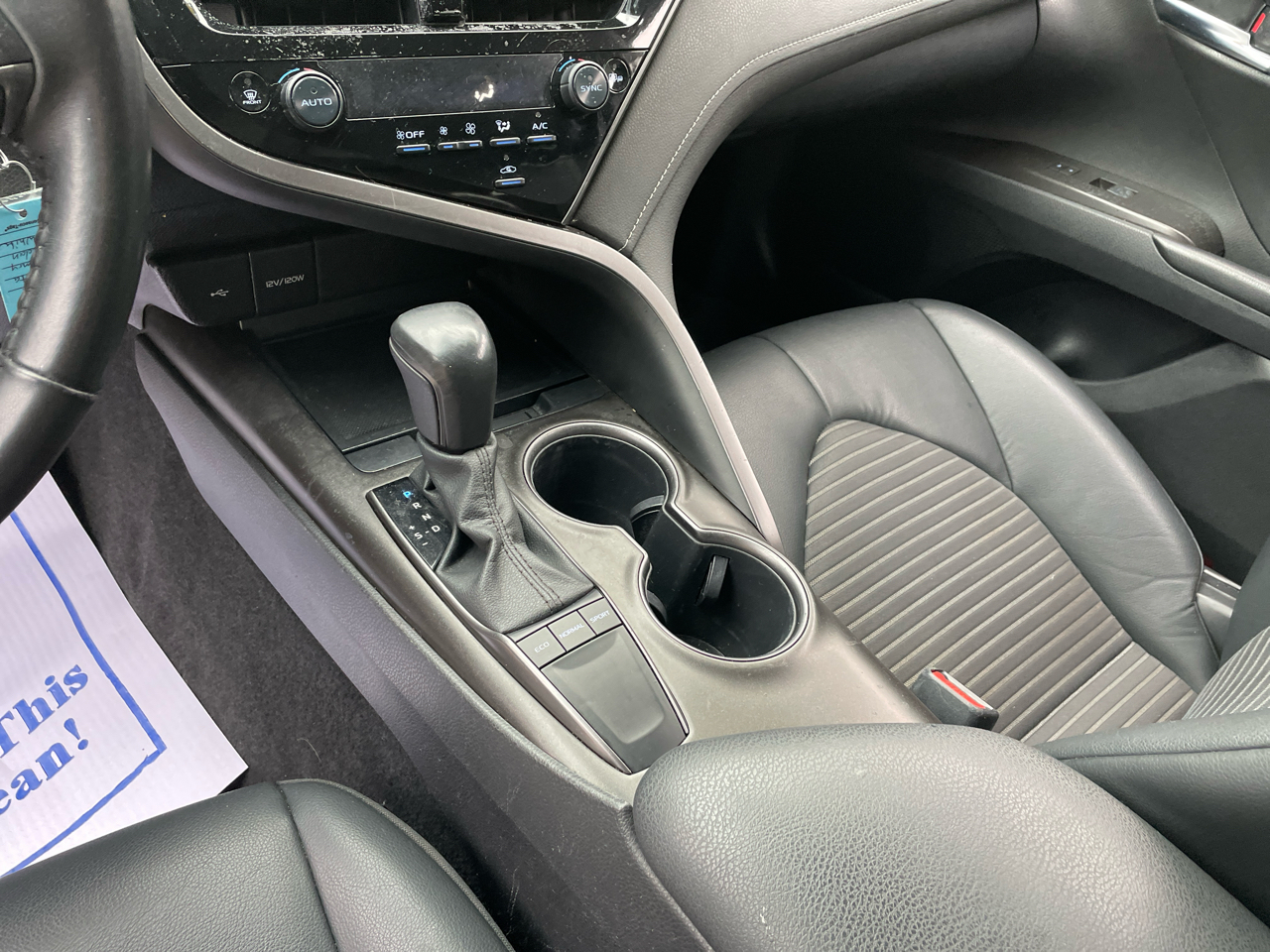 Toyota Camry SE 2022