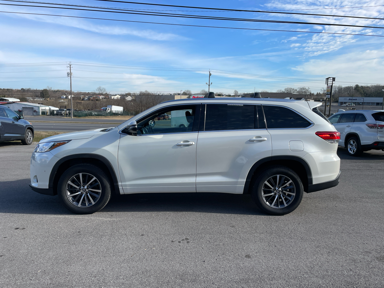 Toyota Highlander SE FWD V6 2017