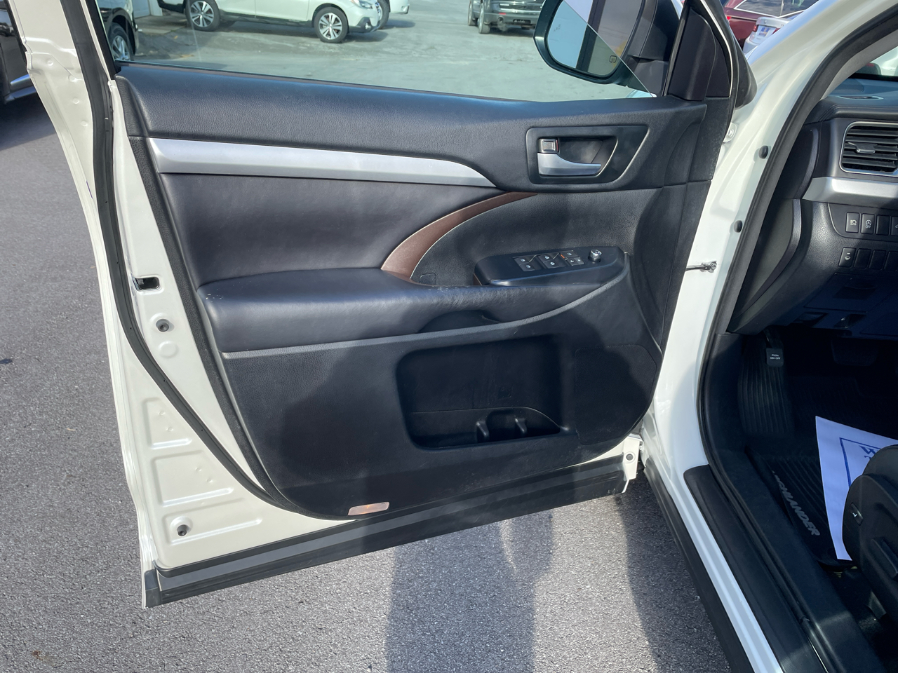 Toyota Highlander SE FWD V6 2017