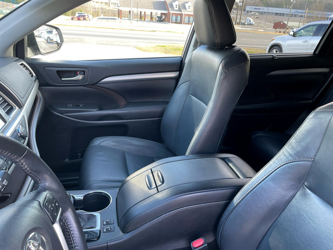 Toyota Highlander SE FWD V6 2017