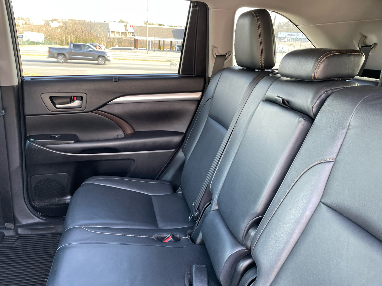 Toyota Highlander SE FWD V6 2017