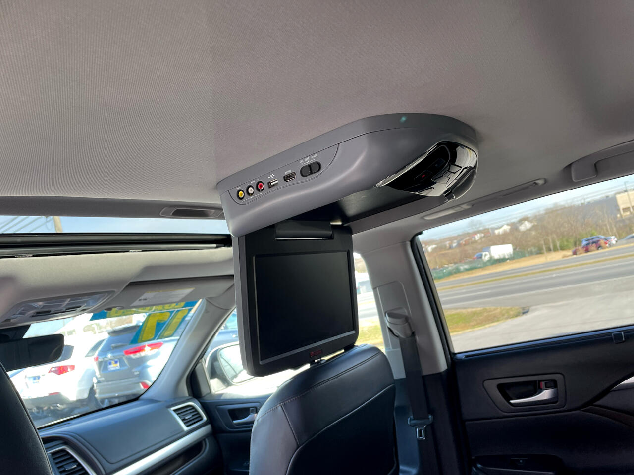 Toyota Highlander SE FWD V6 2017