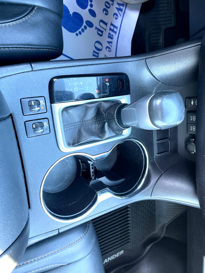 Toyota Highlander SE FWD V6 2017