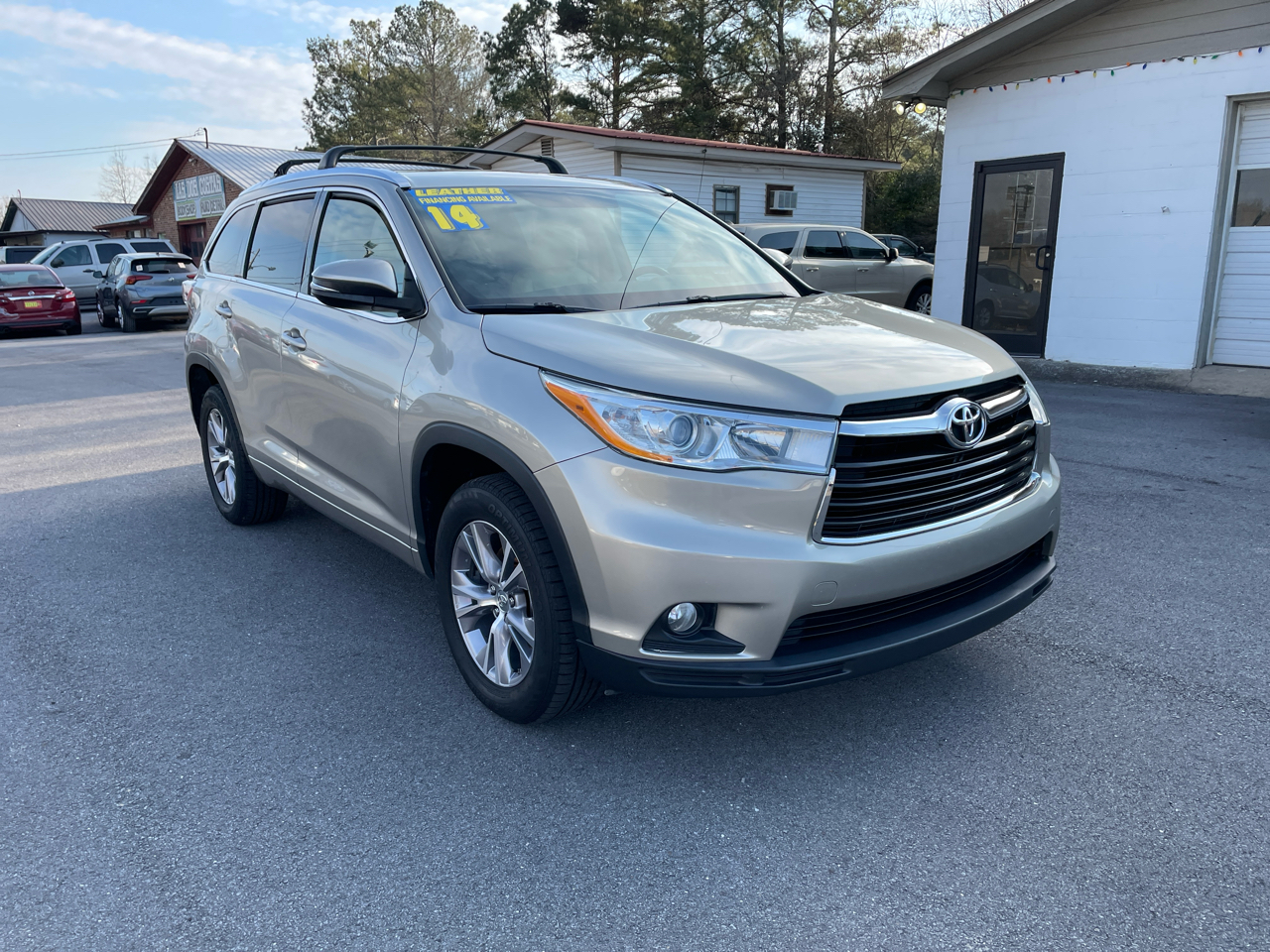 Toyota Highlander XLE FWD V6 2014
